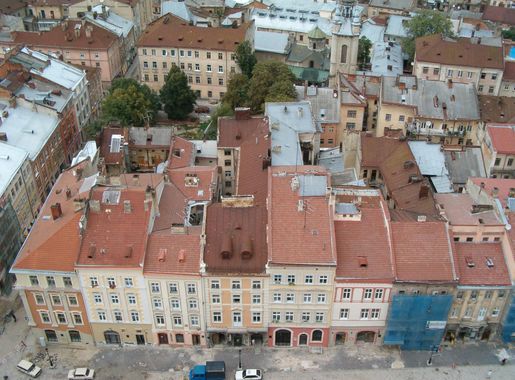 File:Lwów Rynek pierzeja północna.JPG - Wikimedia Commons
