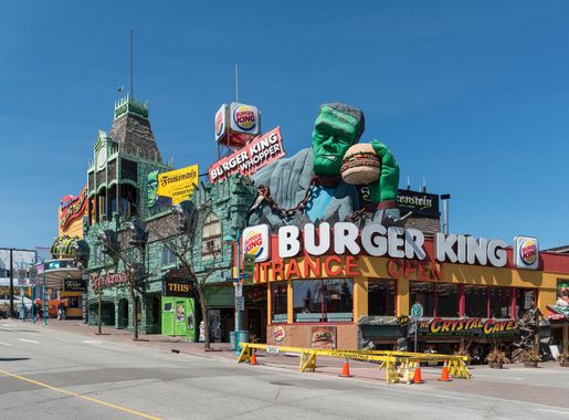 File:Visitor attractions and restaurants, Clifton Hill, Niagara Falls ON  20170418 1.jpg - Wikimedia Commons