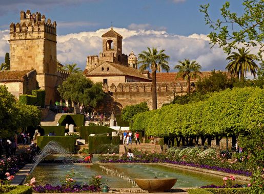 Archivo:Gardens of the Alcázar de los Reyes Cristianos. Córdoba, Spain.jpg  - Wikipedia, la enciclopedia libre