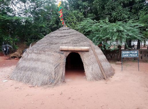 File:Habitat Peulh au Musée Sogossira SANON à Bobo-Dioulasso.jpg -  Wikimedia Commons