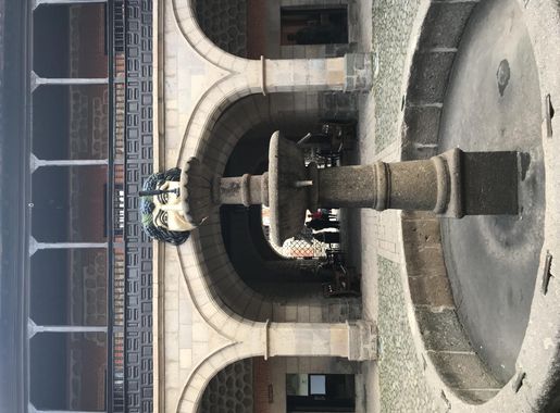 File:Casa Nacional de la Moneda de Potosí, fuente y mascarón.jpg -  Wikimedia Commons