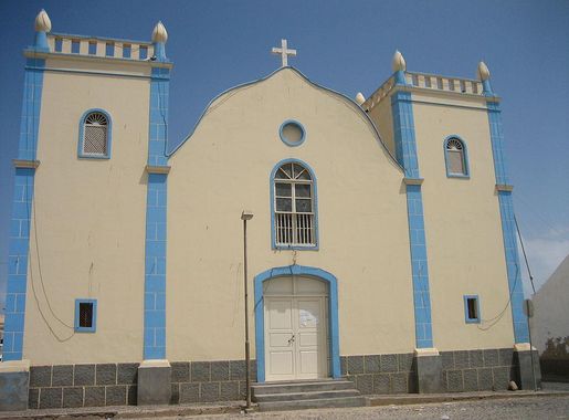 File:Igreja de Santa Isabel.jpg - Wikimedia Commons