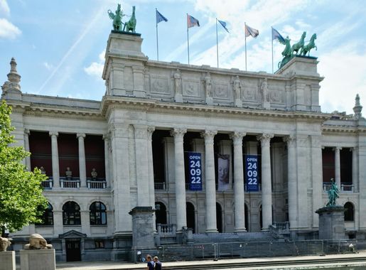 File:Koninklijk Museum voor Schone Kunsten Antwerpen mit Ankündigung der  Wiedereröffnung.jpg - Wikimedia Commons