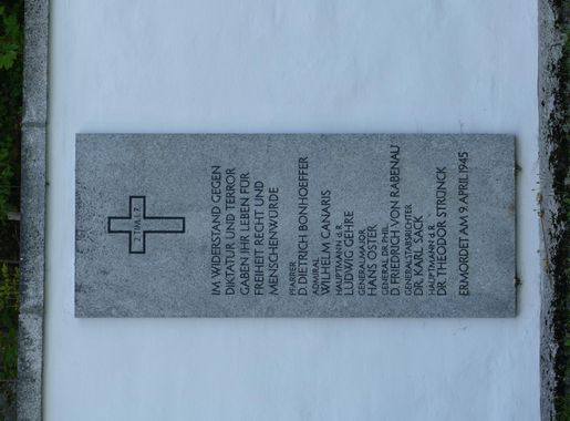 Datei:Flossenbürg concentration camp memorial 06.jpg – Wikipedia
