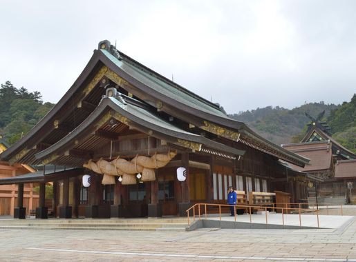 File:Haiden of Izumo-taisha-1.JPG - Wikimedia Commons