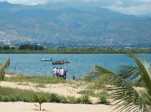 File:Bujumbura & Lake Tanganyika.JPG - Wikimedia Commons