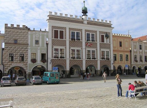 Soubor:Zachariáše z Hradce Square, Telč, Moravia, Czech Republic -  20060930-05.jpg – Wikipedie