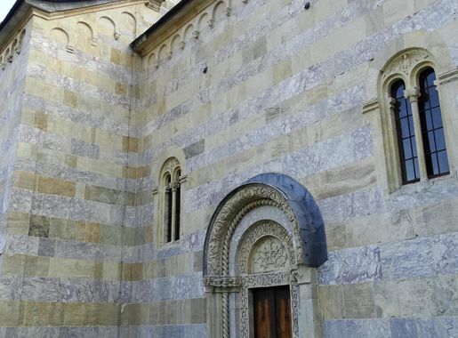 File:Decani Monastery - Outside Peje (Pec) - Kosovo - 06.jpg - Wikimedia  Commons