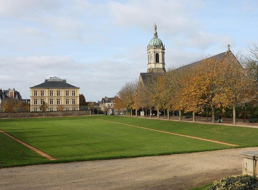 Fichier:Rennes - Thabor et Saint-Melaine.jpg — Wikipédia