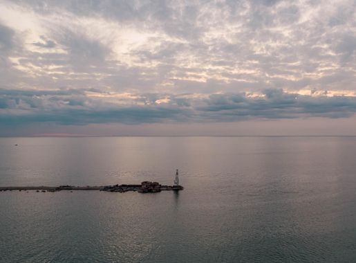 File:Michigan City Breakwater Light aerial 2021 - Michigan City,  Indiana.jpg - Wikimedia Commons
