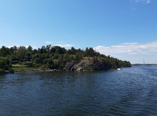 File:Linje 83, Stockholm, small jetty.jpg - Wikimedia Commons