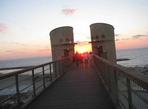 File:PikiWiki Israel 31679 Herzliya beach at sunset.JPG - Wikimedia Commons