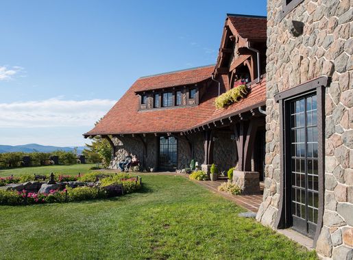 File:Castle in the Clouds.jpg - Wikimedia Commons