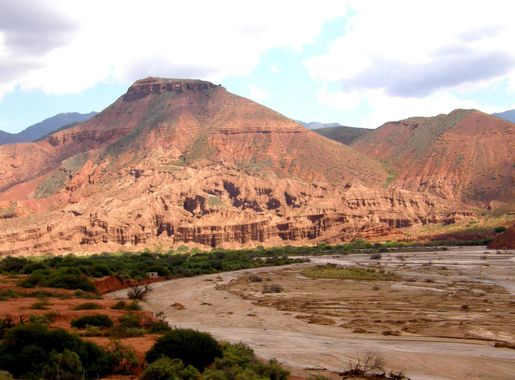 File:Quebrada de las Conchas, Province de Salta, Argentine..JPG - Wikimedia  Commons