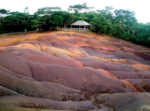 File:Seven Coloured Earths - 7.jpg - Wikimedia Commons