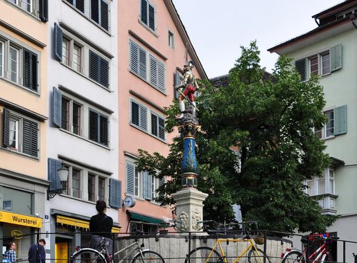 File:Zürich - Niederdorf - Stüssihofstatt 2010-08-15 18-46-38 ShiftN.jpg -  Wikimedia Commons