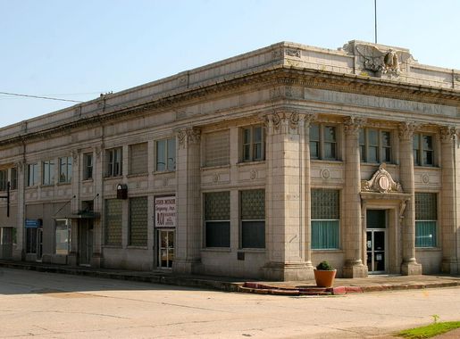 File:AR Bank & Trust (FNB) Newport AR.JPG - Wikimedia Commons