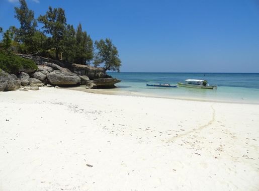 File:Pantai Liang Kareta, Pulau Pasi, Selayar Island (15157568916).jpg -  Wikimedia Commons