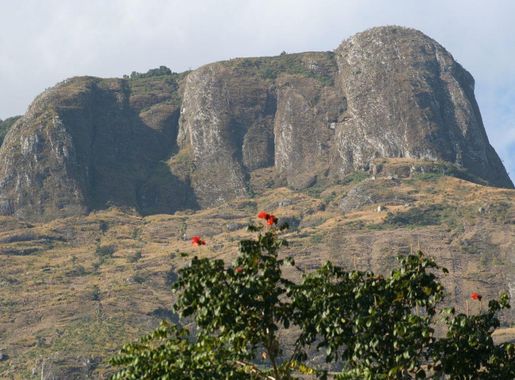 File:Mount Mulanje.jpg - Wikimedia Commons