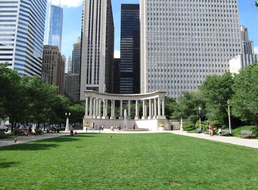 File:Wrigley Square, Millennium Square, Chicago, Illinois (9181701936).jpg  - Wikimedia Commons