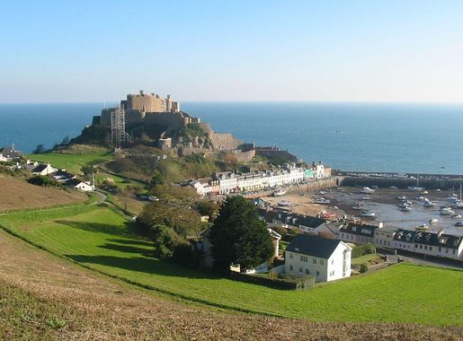 File:Mont Orgueil and Gorey harbour, Jersey.jpg - Wikimedia Commons