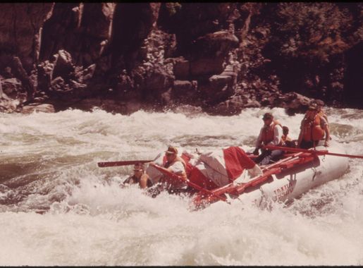 File:A LARGE (28 FOOT) RAFT RUNNING WILD SHEEP RAPIDS ON THE SNAKE RIVER  DURING A CONSERVATION TRIP THROUGH HELLS CANYON - NARA - 549463.jpg -  Wikipedia