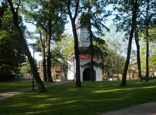 File:Estonia - Tallinn...Kalamaja Cemetery Park - panoramio (2).jpg -  Wikimedia Commons