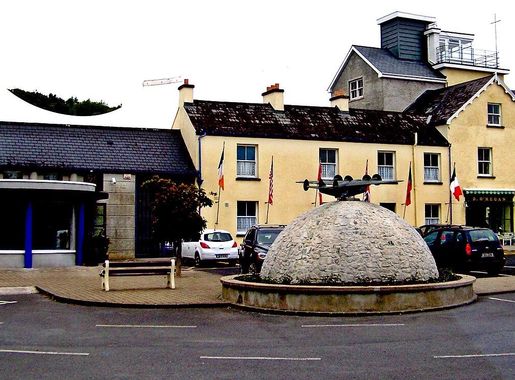 File:Foynes - Main Street (N69) - Flying Boat Museum, Terminal ^ Control  Tower - geograph.org.uk - 3124751.jpg - Wikimedia Commons