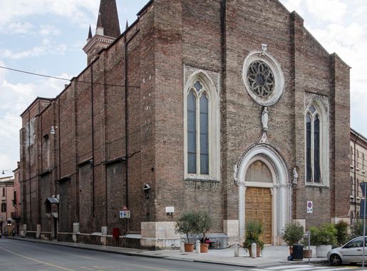 File:Chiesa di San Tomaso Cantuariense - esterno (3).jpg - Wikimedia Commons