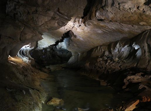 Archivo:Mulu Clearwatercave (123025677).jpeg - Wikipedia, la enciclopedia  libre