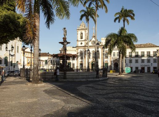 Ficheiro:Terreiro de Jesus, Salvador.jpg – Wikipédia, a enciclopédia livre