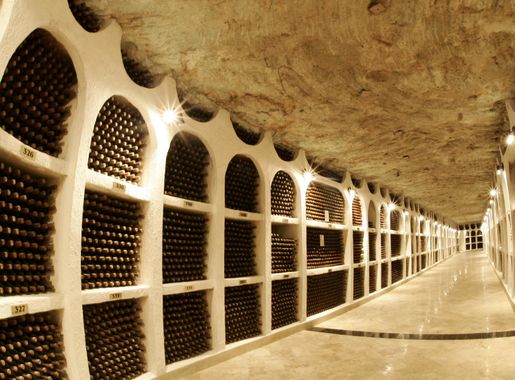 File:Vinoteca Națională.JPG - Wikimedia Commons