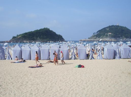 File:Ondarreta Donostia2 2006-07-08.JPG - Wikimedia Commons