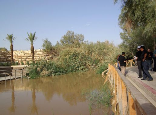 File:Jordan Baptism site BW 4.JPG - Wikimedia Commons