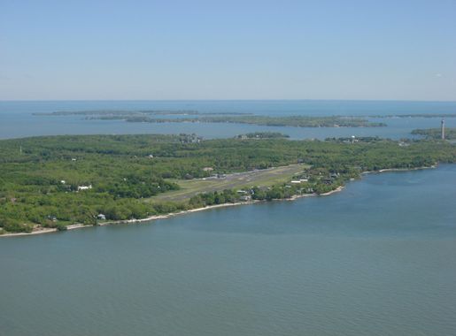 File:Put-in-Bay Airport.jpg - Wikimedia Commons