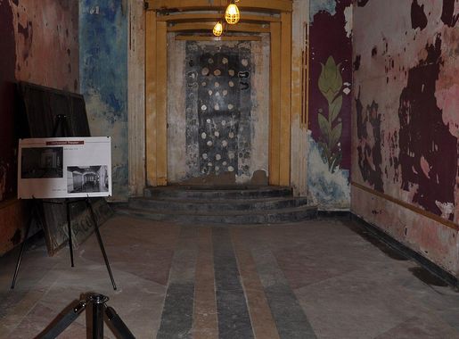 File:Interior of Hollywood Theater, Northeast Minneapolis 2010-05-15 -  lobby.jpg - Wikimedia Commons