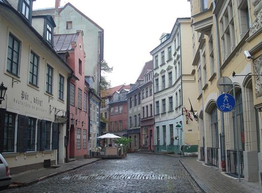 File:Jauniela Street in Riga.JPG - Wikimedia Commons