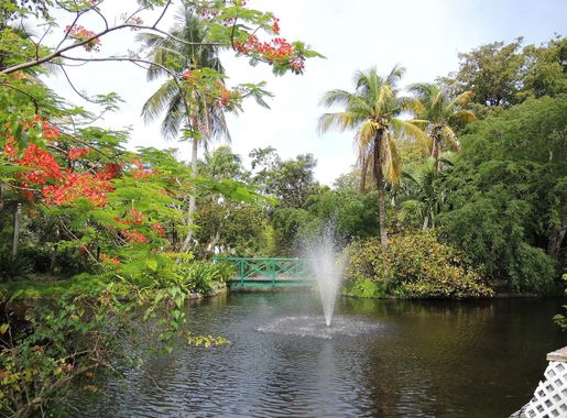 File:TheGardenOfTheGrovesFountain.JPG - Wikimedia Commons