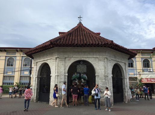 File:Magellan's Cross in Cebu.jpg - Wikimedia Commons