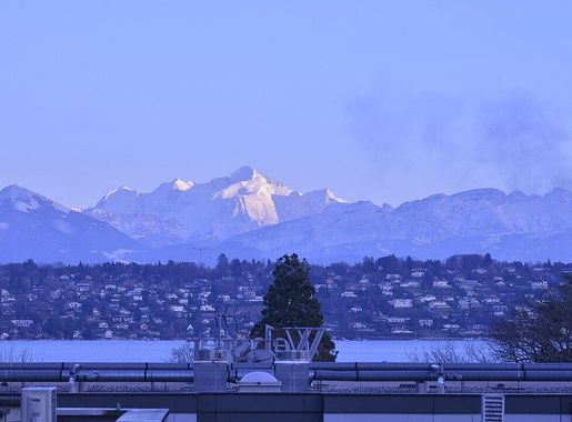 File:Evening View of the Mont Blanc from Webster Geneva Campus.JPG -  Wikimedia Commons