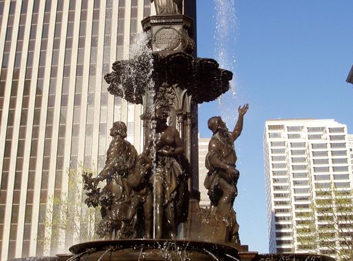 File:Cincinnati-fountain-square.jpg - Wikimedia Commons