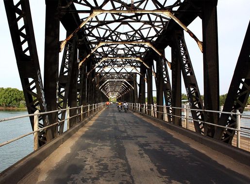 File:Kallady Bridge, Batticaloa (inside view).JPG - Wikimedia Commons