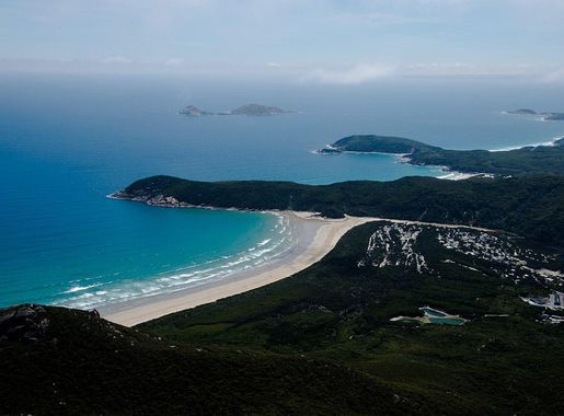 File:Norman Beach, Tidal River, and squeaky beach from Mt Oberon summit.jpg  - Wikimedia Commons
