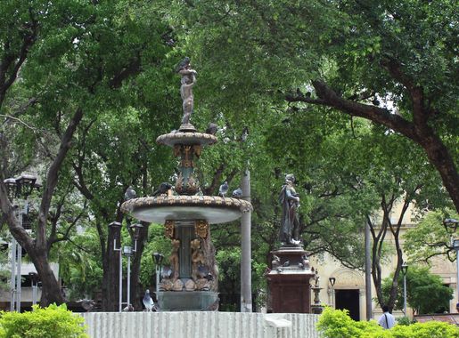 File:Fuente Parque Santander Cúcuta.JPG - Wikimedia Commons
