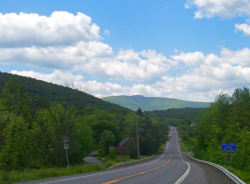 File:NY 32 approaching Catskills.jpg - Wikimedia Commons