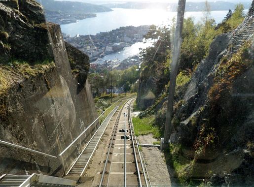 File:Mount Floyen funicular station approach, Bergen, Norway.jpg -  Wikimedia Commons