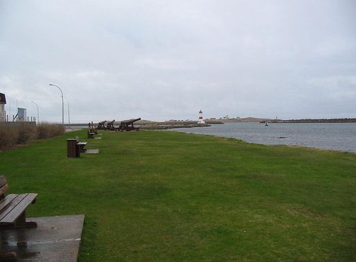 File:Cannons that Defended the Harbour Against The English.JPG - Wikimedia  Commons