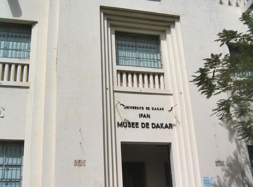 File:DakarMusée.jpg - Wikipedia