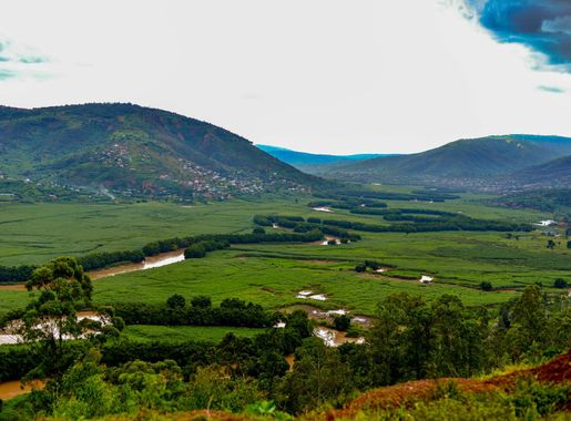 Dosiye:Nyabarongo River and its surrounding mountain in Rwanda.jpg -  Wikipedia