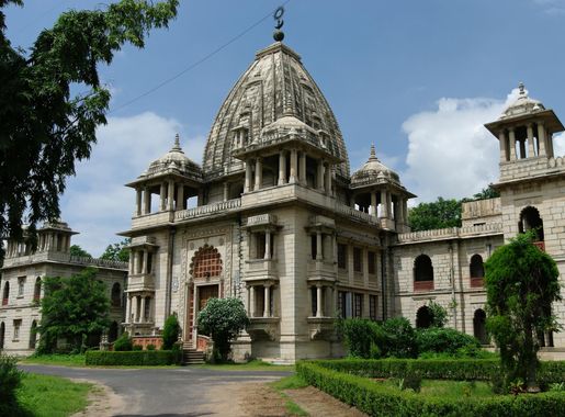 File:Kirti Mandir, Vadadora (Baroda) - India (3-2) (8147894472).jpg -  Wikimedia Commons
